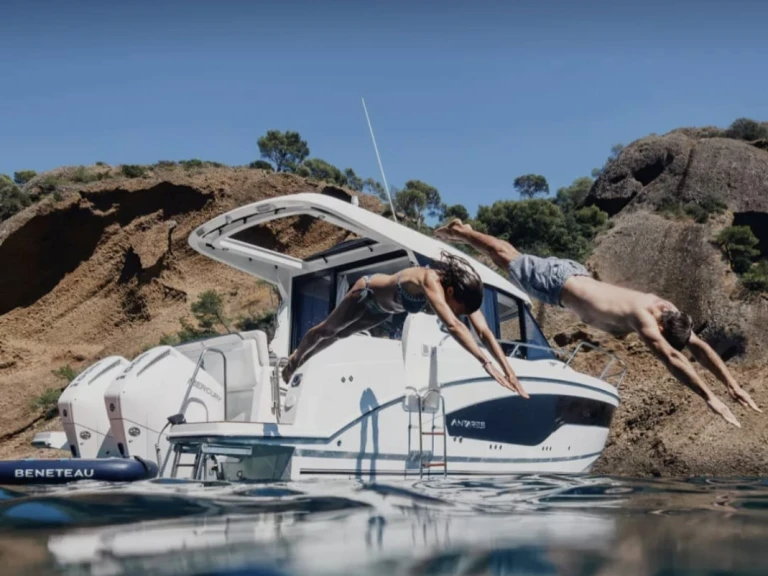 Motorboat rental with or without captain Bénéteau Naples