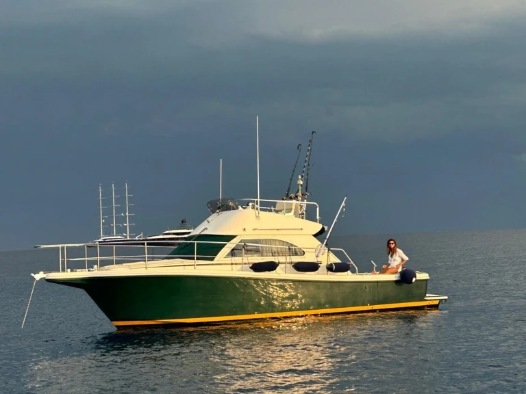 Motorboat rental in Naples - Cayman 30 Fly Fisherman