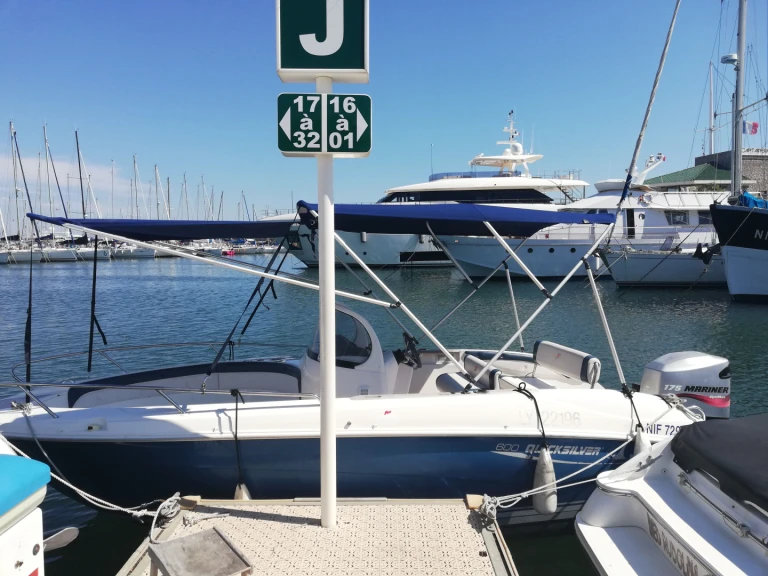 Bareboat Rental Motorboat Quicksilver with a boat licence