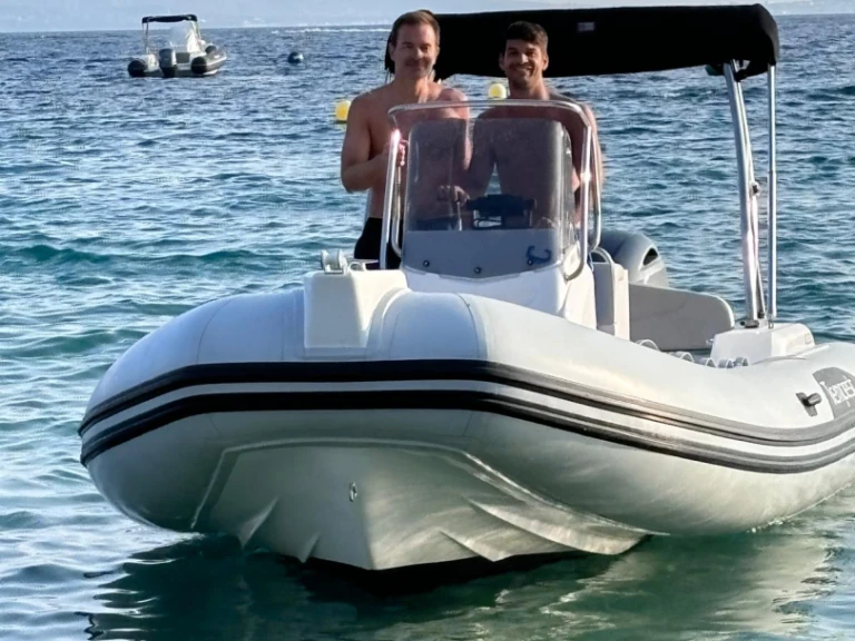 Capelli F130LA in Roses on SamBoat