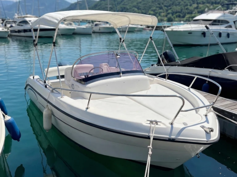 Boat rental Everset EVEREST SUNDECK 584 in Aix-les-Bains on Samboat
