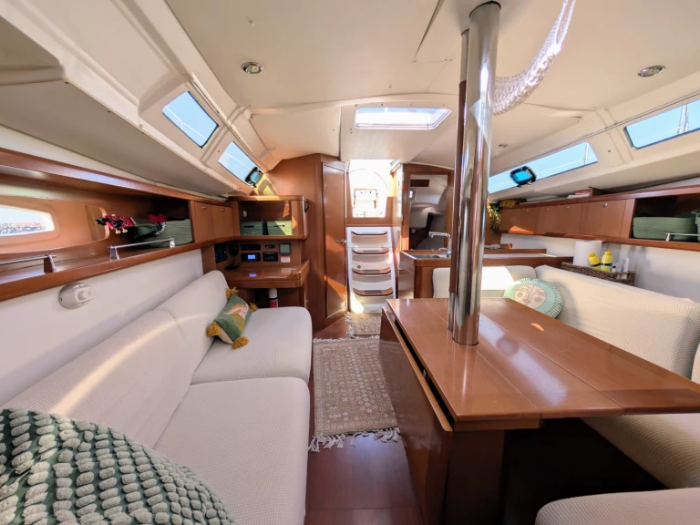 Bareboat Rental Sailboat Bénéteau with a boat licence