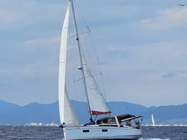 Boat rental Bénéteau Oceanis 38.1 in l'Escala on Samboat