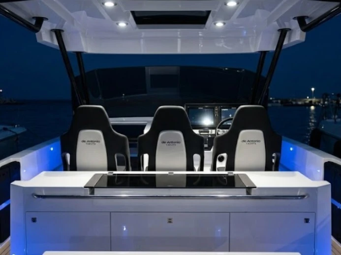 Bareboat Rental Motorboat De Antonio with a boat licence