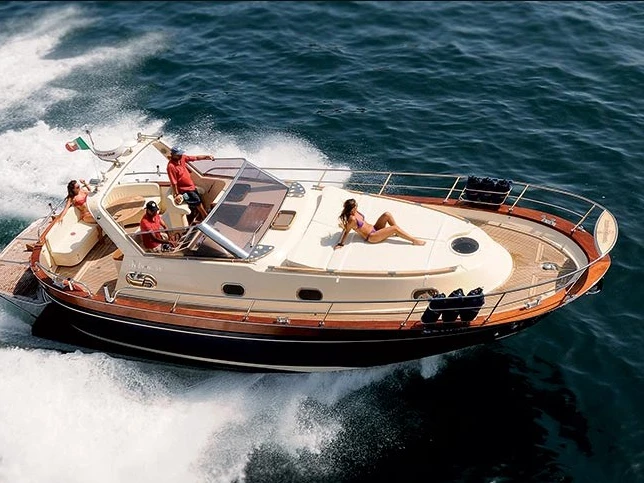 Motorboat for rent Sorrento at the best price