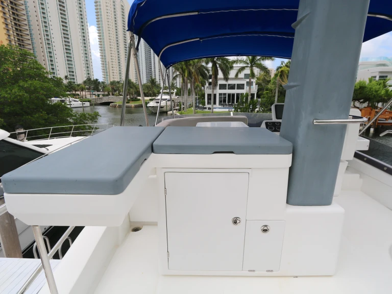 Boat rental Azimut 43 ft Magellano in Miami on Samboat