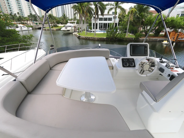 Luxury Yacht for rent Miami at the best price