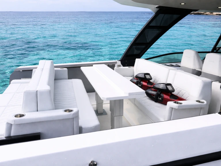 Saxdor Saxdor 320 GTO in Sant Antoni de Portmany on SamBoat