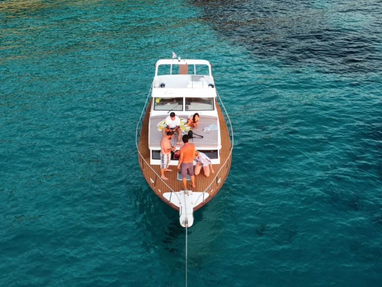 Chris Craft Commander 31 charter bareboat or captained in  Lefkímmi
