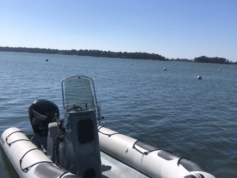 Boat rental Bombard Explorer 550 in Larmor-Baden on Samboat