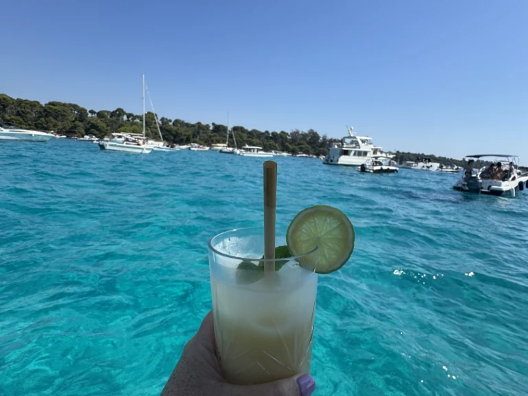 Yacht charter Mandelieu-la-Napoule cheap Activ 755 Sundeck