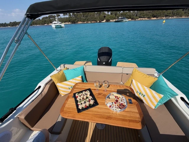 Yacht charter Mandelieu-la-Napoule cheap Activ 755 Sundeck