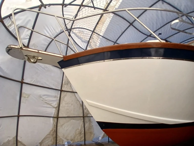 Bareboat Rental Motorboat Cris-Craft with a boat licence