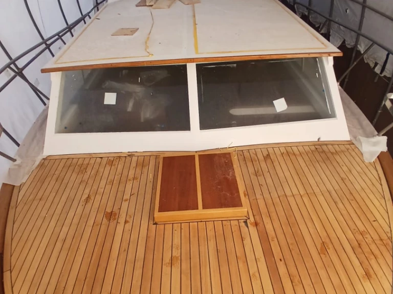 Cris-Craft Chris-Craft Classic 30 charter bareboat or captained in  Mahón