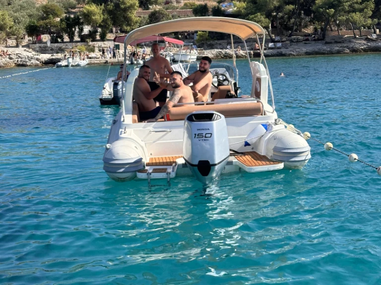 Aquamax BF150XU in Hvar on SamBoat