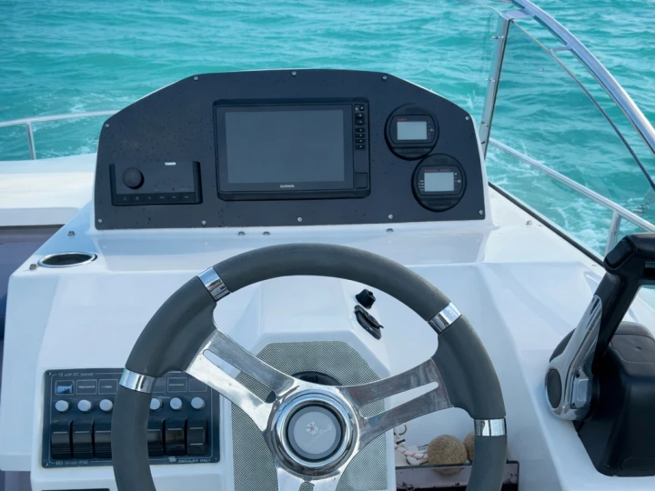 Motorboat rental in Mandelieu-la-Napoule - Pacific Craft Pacific Craft 730 SC