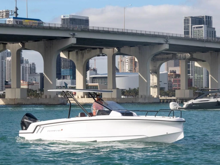 Rent a Axopar Axopar 25 Cross Top Miami