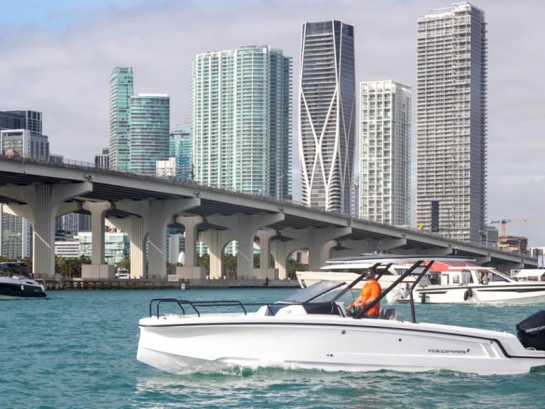 Boat rental Axopar Axopar 25 Cross Top in Miami on Samboat