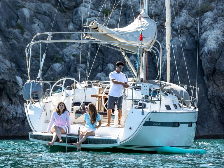 Bavaria Bavaria 40 Cruiser in Sines on SamBoat