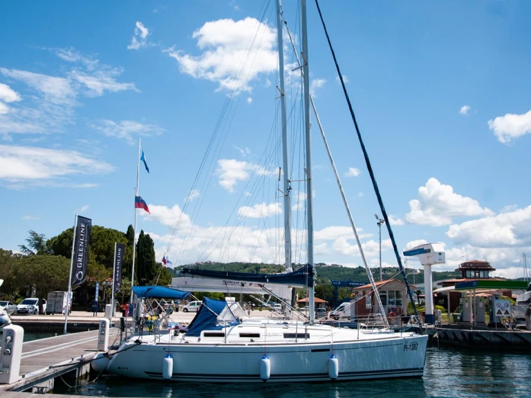 Boat rental Dufour Dufour 325 Grand Large in Portorož on Samboat