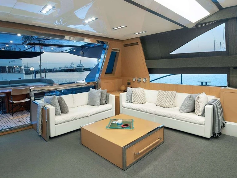 Bareboat Rental Luxury Yacht Riva with a boat licence