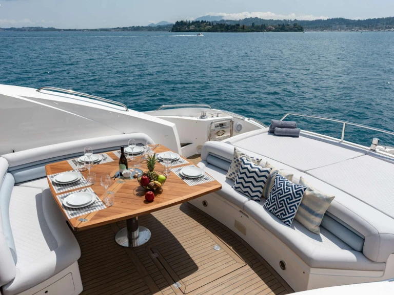 Bareboat Rental Luxury Yacht Sunseeker with a boat licence