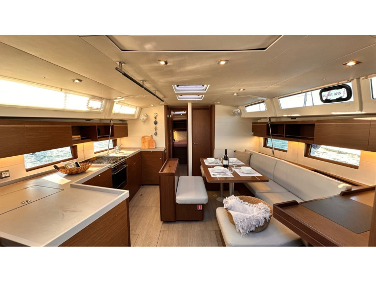 Boat rental Bénéteau Oceanis 46.1 in Plataniás on Samboat