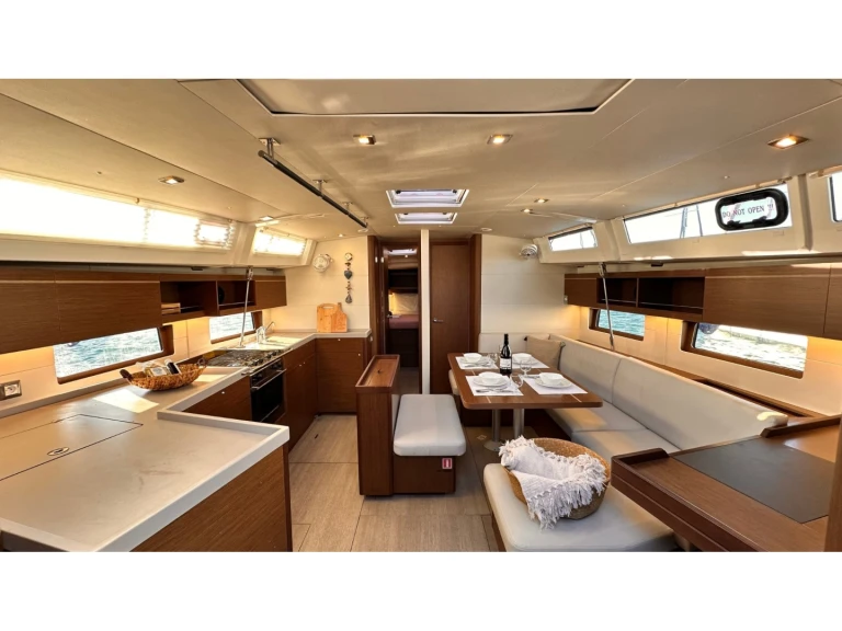 Boat rental Bénéteau Oceanis 46.1 in Plataniás on Samboat