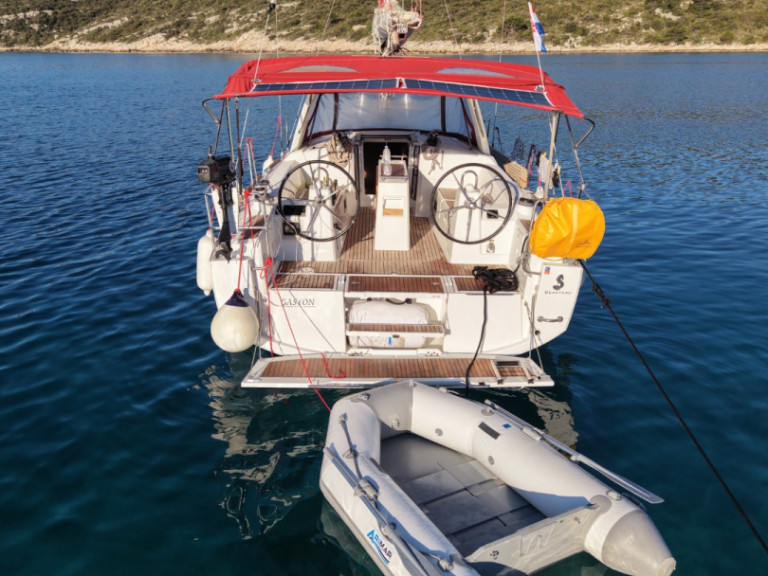Boat rental Bénéteau Oceanis 35 in Split on Samboat