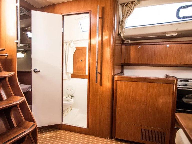 Sailboat rental in Sithonia - Bénéteau Oceanis 43