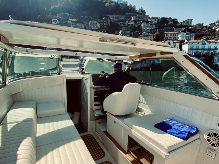 Motorboat for rent Como (City) at the best price