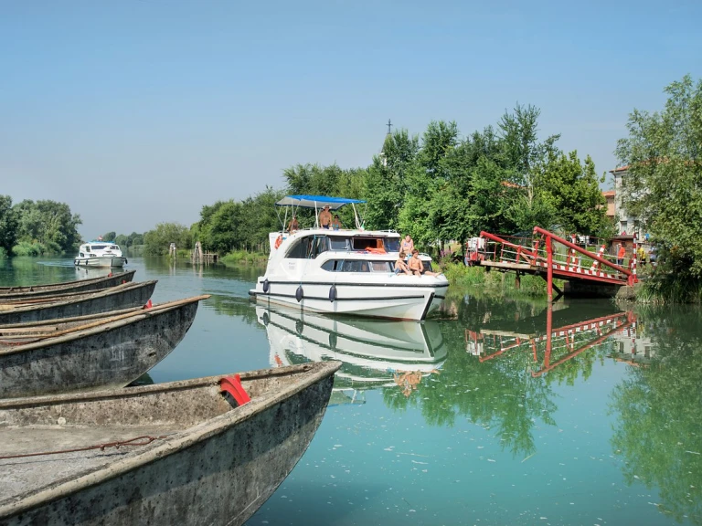 Rent a Houseboat Holidays Italia S.R.L. Minuetto 6 Casale sul Sile