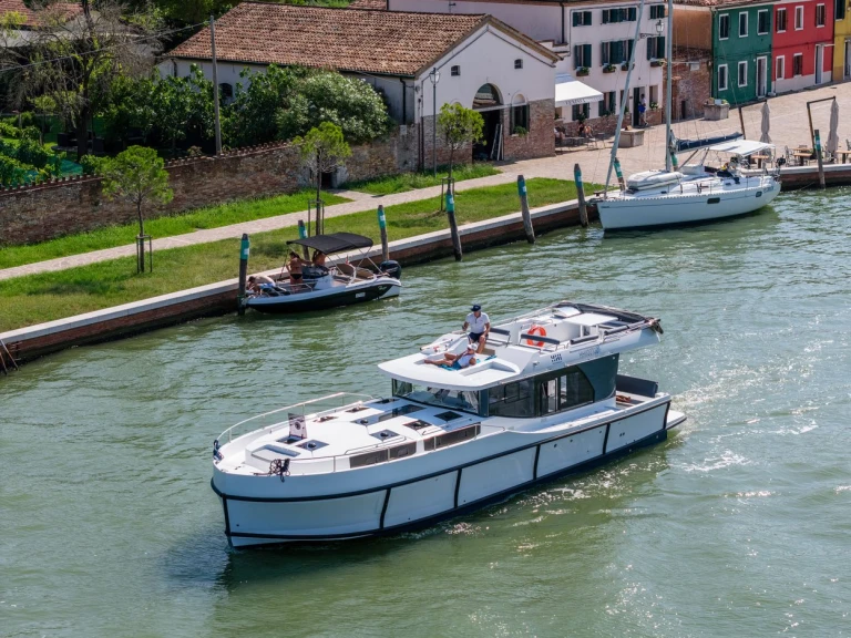Luxury Yacht for rent Casale sul Sile at the best price