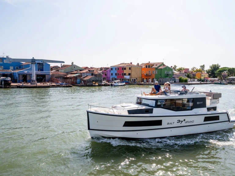 Bareboat Rental Luxury Yacht Balt-Yacht with a boat licence