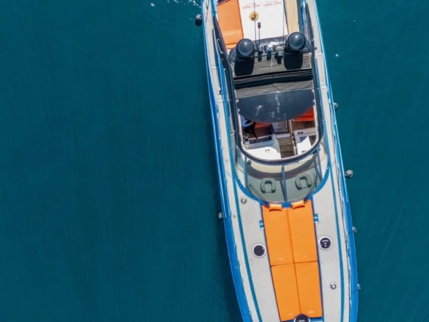 Bareboat Rental Motorboat Sunseeker with a boat licence