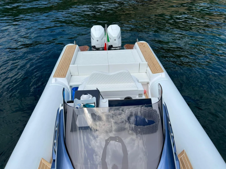 Rent a Italiamarine Salina 33 Naples