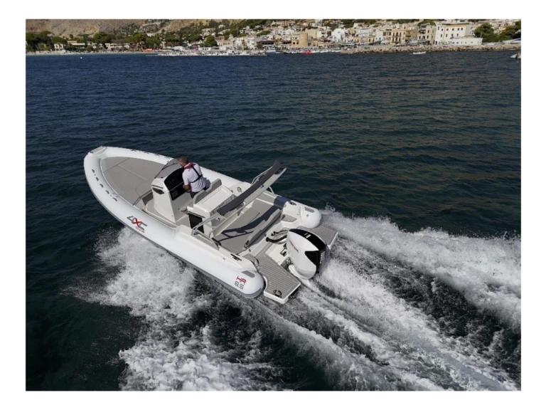 Rent a 4XC HA 8.5 Saint-Florent