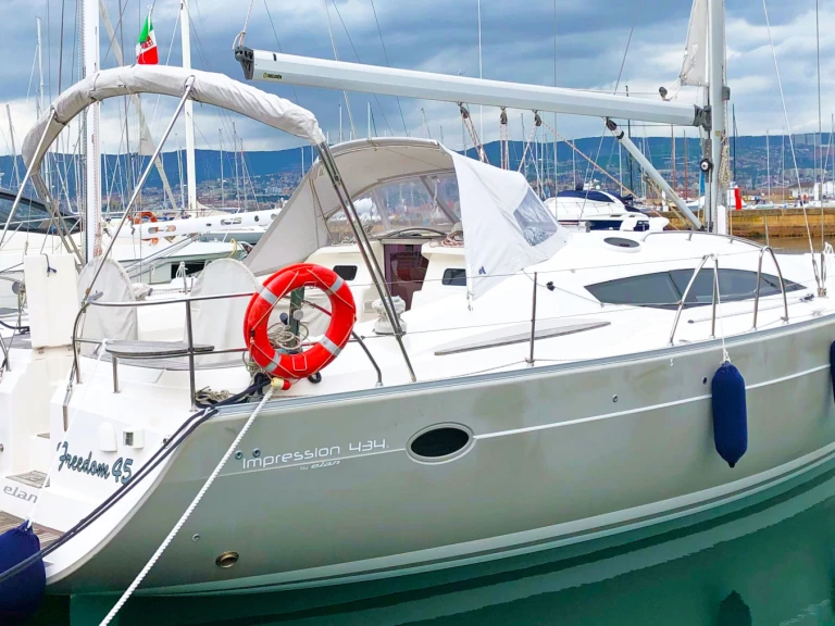 Sailboat rental in Muggia - Elan Elan 434