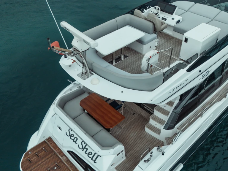 Bareboat Rental Motorboat Azimut with a boat licence