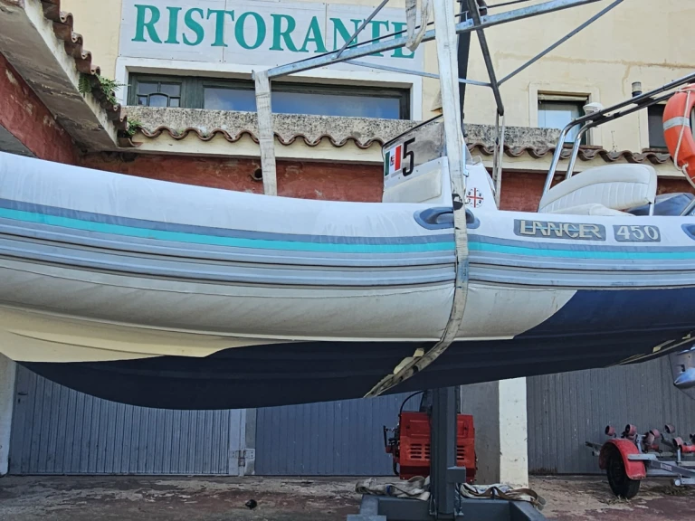 Rent a Capelli Lancer 480 La Maddalena