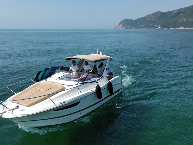 Jeanneau Leader 8 in Marina de Tróia on SamBoat