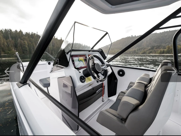 Bareboat Rental Motorboat Axopar with a boat licence