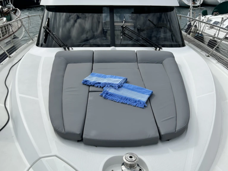 Rent a Bénéteau Antares 36 Millenium Argeles