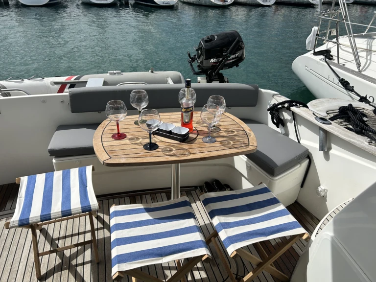 Bareboat Rental Luxury Yacht Bénéteau with a boat licence