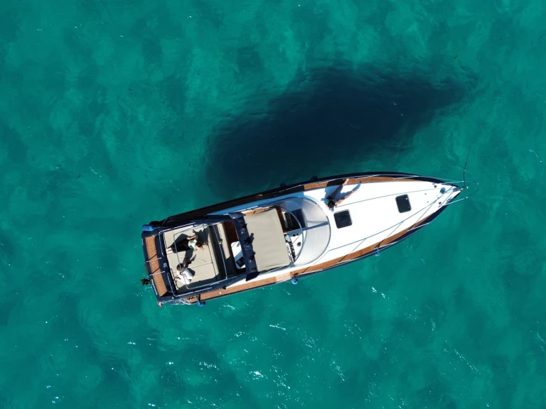 Motorboat rental with or without captain Sunseeker Mandelieu-la-Napoule