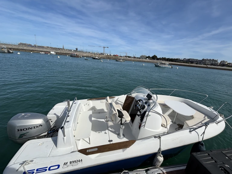 Bénéteau Flyer 6.5 charter bareboat or captained in  Saint-Malo