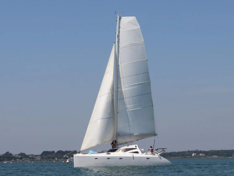 Catamaran rental in France - Lerouge VIK 125