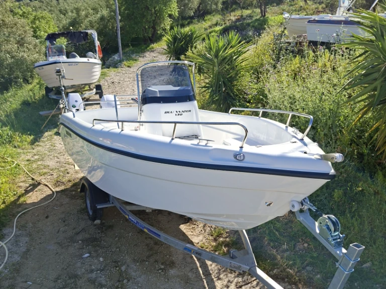 Motorboat for rent Keri at the best price