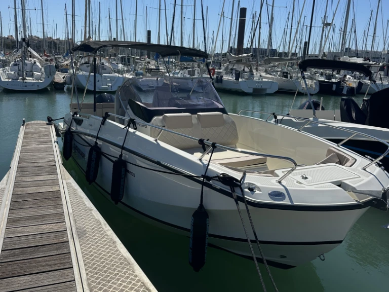 Boat rental Quicksilver Quicksilver 805 Open in Port des Minimes on Samboat