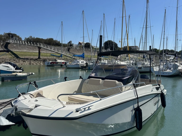 Motorboat rental with or without captain Quicksilver Port des Minimes